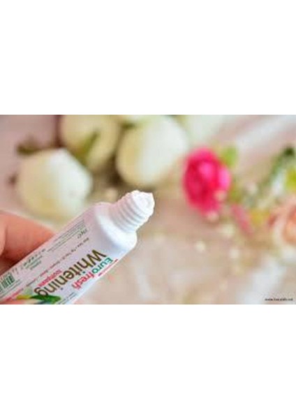 Eurofresh Misvaklı Beyazlatıcı Diş Macunu - Glütensiz, 3 Adet x 112 gr, Aloe Vera ve Doğal Ferah Aroma indirimleri