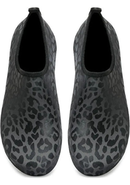 Siyah Leopar Desenli Kaymaz Tabanlı Esnek Hafif Kadın Havuz Plaj Deniz Ayakkabısı fırsatları