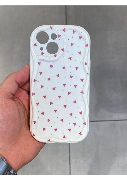 Apple iPhone 15 Uyumlu Koruyucu Kırmızı Kalp Desenli Şık Kılıf