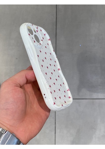 Apple iPhone 15 Uyumlu Koruyucu Kırmızı Kalp Desenli Şık Kılıf fiyatları
