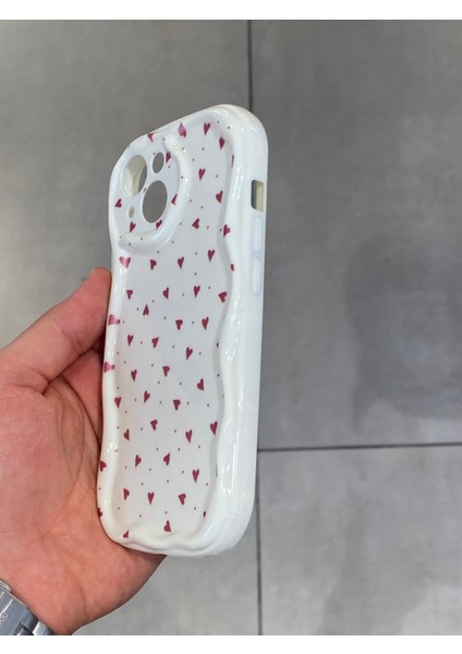 Apple iPhone 15 Uyumlu Koruyucu Kırmızı Kalp Desenli Şık Kılıf modelleri