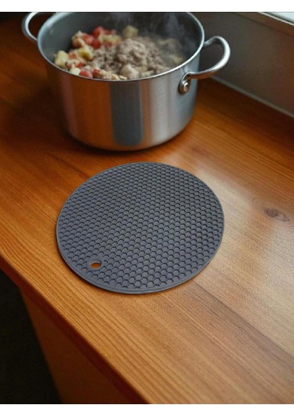 2’li Isıya Dayanıklı Silikon Tencere Altlığı – Kaymaz Yanmaz Yapışmaz Desenli Isı Önleyici 17 cm genişlik