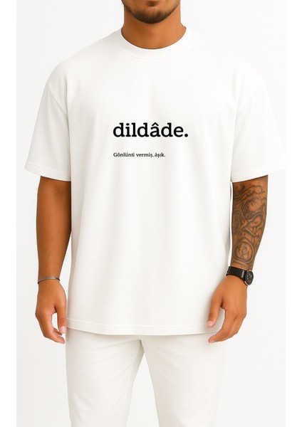 Oversize Dildade Gönlünü Vermiş Aşık Göğüs Tasarımlı Unisex T-Shirt