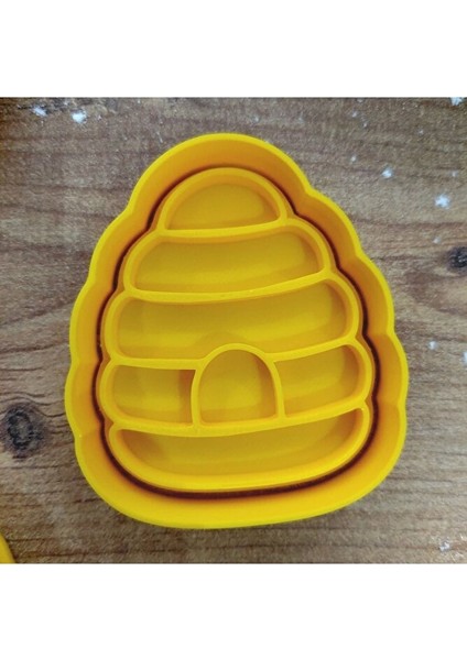 Arı Temalı 4'lü Kurabiye Kalıbı Seti - Polimer Kil, Oyun Hamuru Damga ve Kesici Şekillendirici fırsatları