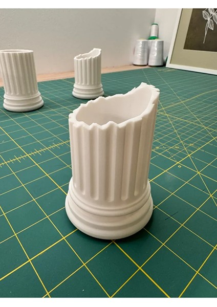 Roma Antik Sütun Tasarımlı Dekoratif Kalemlik Plastik | Masaüstü Organizer | Modern Ofis Aksesuarı fiyatları