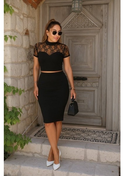 Kadın Kısa Kollu Yarı Balıkçı Yaka Dantelli Straplez Ithal Krep Crop Bluz ve Etek Ikili Takım