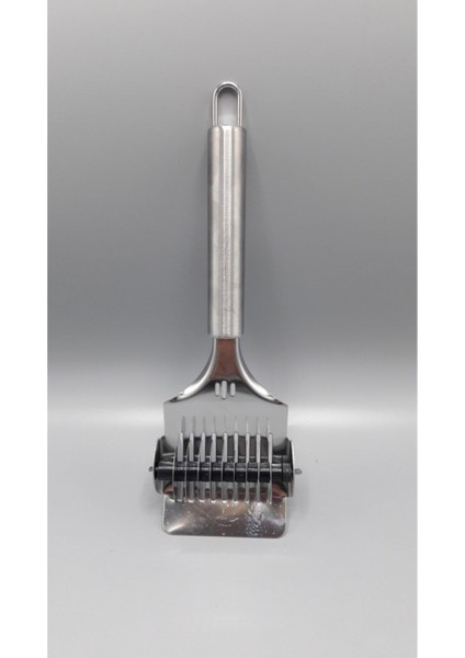23CM Metal Erişte Kesici, Dayanıklı ve Pratik Mutfak Gereci