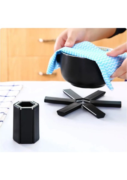 Katlanabilir Siyah Silikon Tencere Altlığı, Isıya Dayanıklı ve Kaydırmaz Özellikli