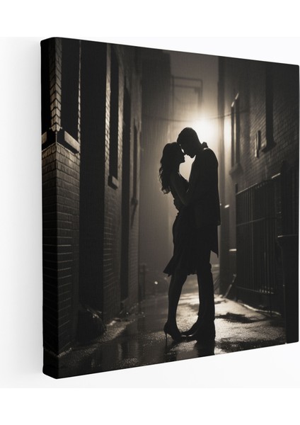 Arka Sokakta Romantik Öpücük Kanvas Tablo - Romantik Aşk Kanvas Tablo