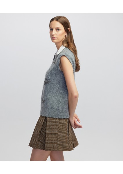 Kontrast Yakalı Işlemeli Süveter IW6250050075036 modelleri