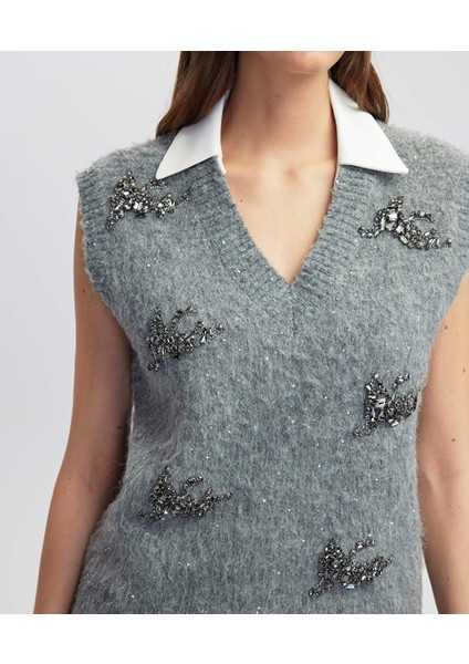 Kontrast Yakalı Işlemeli Süveter IW6250050075036 fırsatları