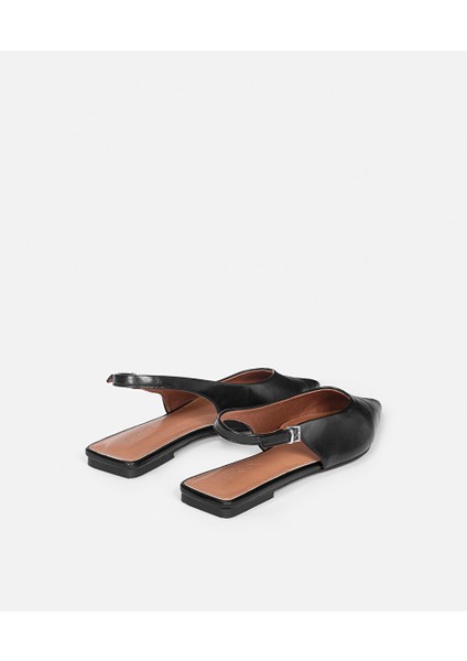 Metal Tokalı Deri Görünümlü Ayakkabı IW6250030006001 fırsatları