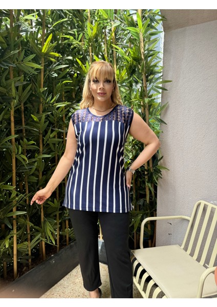 Kadın Büyük Beden Kolsuz Dantel Detay Likralı Viskon Bluz fırsatları