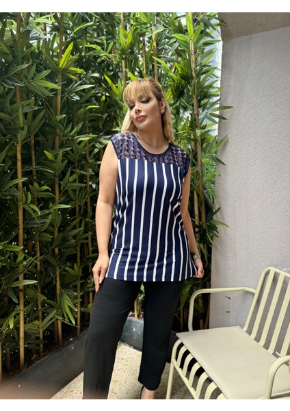 Kadın Büyük Beden Kolsuz Dantel Detay Likralı Viskon Bluz