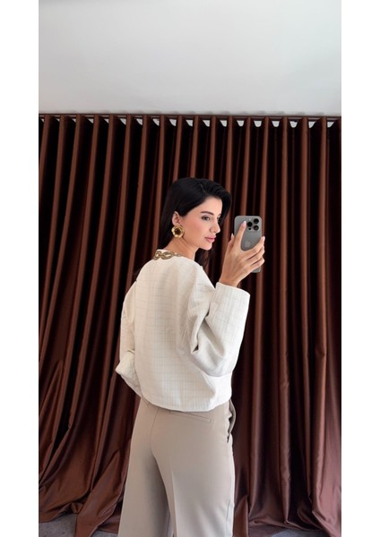 Yaka Zincir Detaylı Ekru Ceket