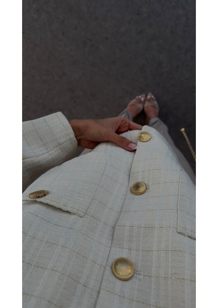 Yaka Zincir Detaylı Ekru Ceket