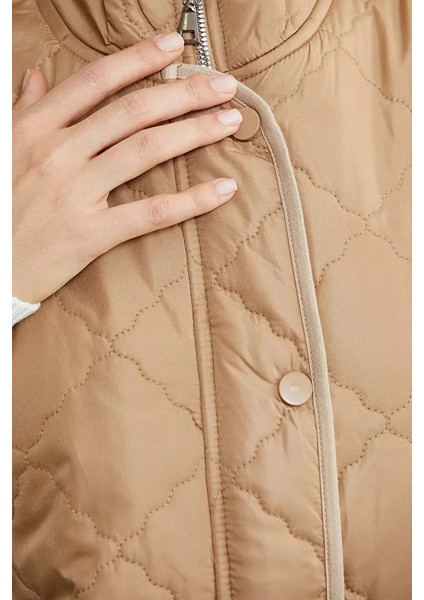 Dik Yaka Cepli Kapitone Yelek - Kamel indirimleri