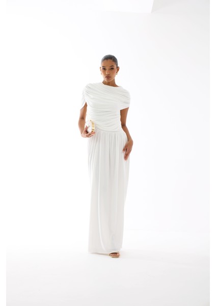 Kayık Yaka Beyaz Uzun Tasarım Elbise