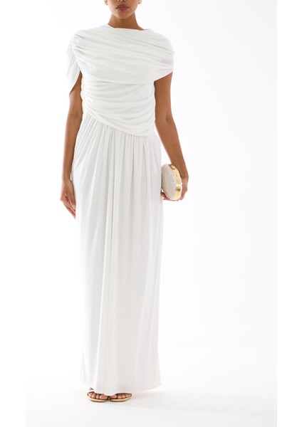 Kayık Yaka Beyaz Uzun Tasarım Elbise modelleri