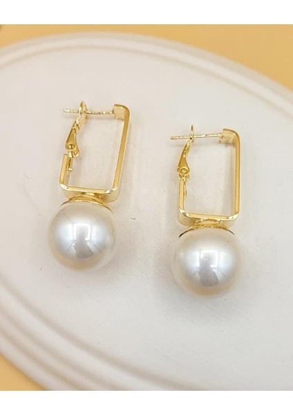 Beyaz Inci Top Pirinç Küpe