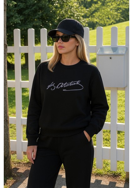 Kadın Atatürk Imzalı Siyah Sweatshirt
