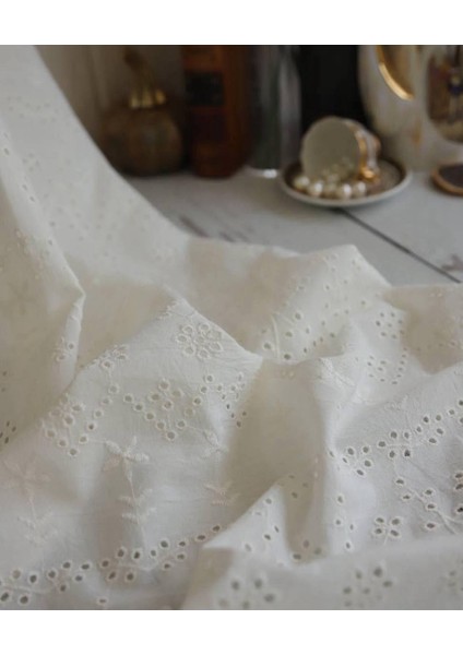 %100 Pamuklu Fisto Kumaş Kırık Beyaz Renkte