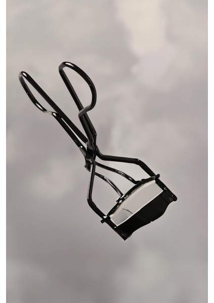 Siyah Kirpik Kıvırıcı - Hacim Artırıcı, Ergonomik Tasarım ve Besleyici Formül ile Uzun Süreli Kıvrım