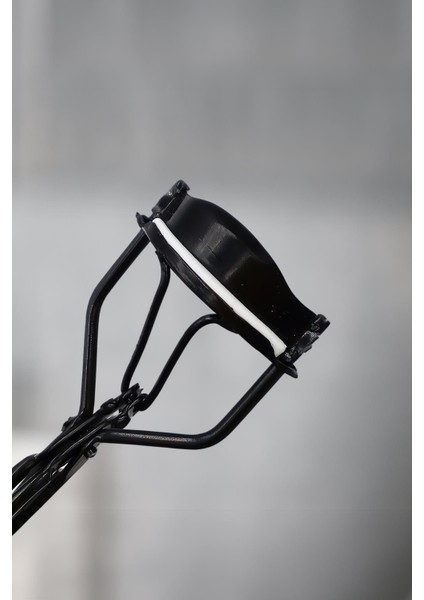 Siyah Kirpik Kıvırıcı - Hacim Artırıcı, Ergonomik Tasarım ve Besleyici Formül ile Uzun Süreli Kıvrım