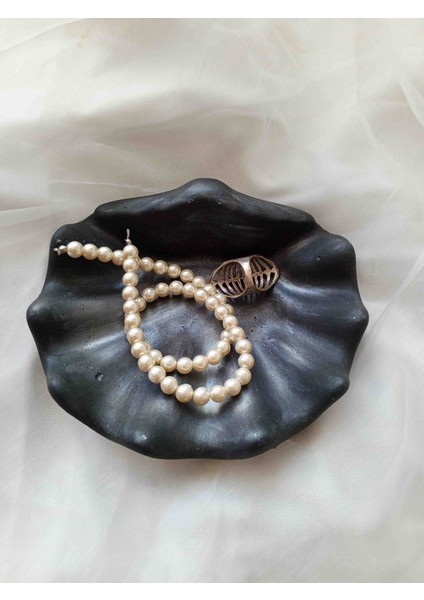 Mat Siyah Deniz Kabuğu Formlu Beton Takı Kasesi – Taş Tozu Karışımlı Dekoratif Tabak modelleri