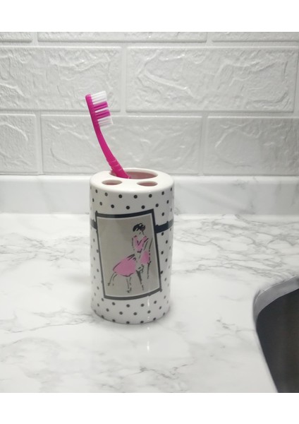 2 Adet Seramik Diş Fırçalık Pembe Elbiseli Kadın Model 7X7X11CM Banyo Seti fiyatları