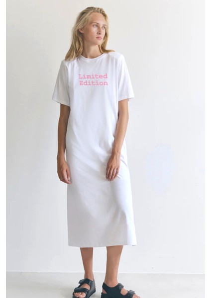 Sınırlı Üretim Beyaz Bisiklet Yaka Kısa Kollu Penye Uzun Elbise