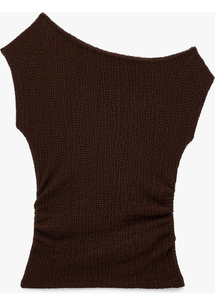 Bürümcük Kumaş Drape Detaylı Asimetrik Kayık Yaka Kolsuz Bluz