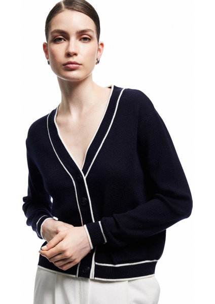 Uzun Kollu Cepli V Yaka Çizgili Triko Hırka