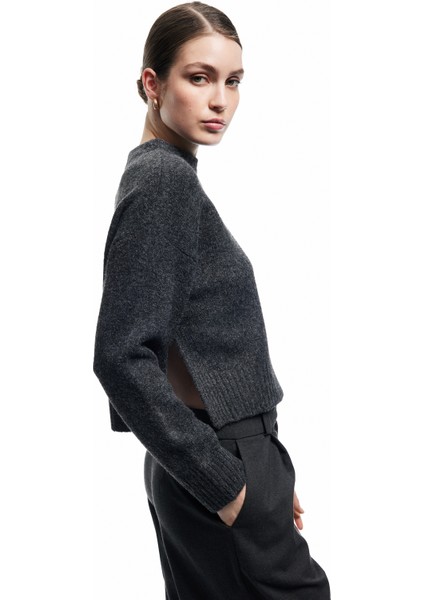 Yumuşak Dokulu Uzun Kollu Dik Yaka Basic Triko Kazak