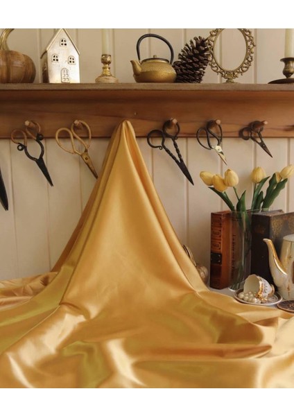 Asetat Saten Dökümlü Kumaş Gold Renktedir