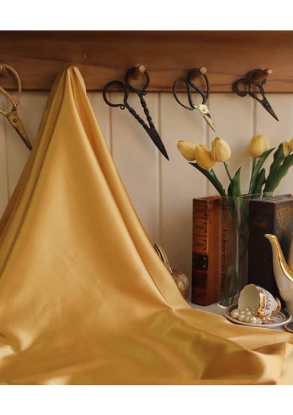 Asetat Saten Dökümlü Kumaş Gold Renktedir