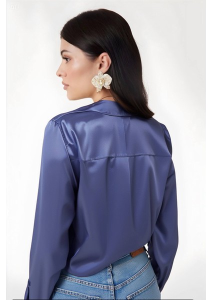 Kadın Mavi Hafif Dökümlü Saten Yüzeyli Gömlek HZL22W-BD139641 fırsatları