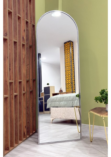 Gümüş Oval Metal Çerçeveli Ayaklı Influencer Boy Aynası 180X60 cm