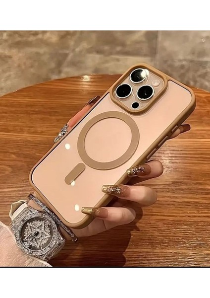 iPhone 15 Pro Max Uyumlu Kamera Çıkıntılı Şarj Destekli Kenarı Renkli Hassas Butonlu Magsafe Kılıf indirimleri