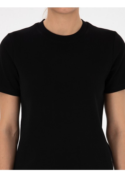 Kadın Siyah Regular Fit Basic Tişört 50310543-VR046