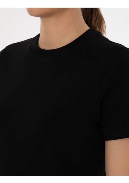 Kadın Siyah Regular Fit Basic Tişört 50310543-VR046