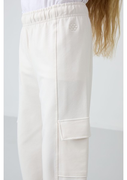 Ekru Kargo Cepli Ön Dikiş Detaylı Geniş Paça Kız Çocuk Eşofman Altı - 75143 modelleri