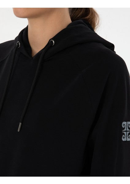 Kadın Siyah Comfort Fit Sweatshirt 50312020-VR046