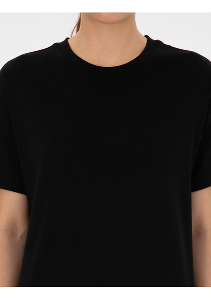 Kadın Siyah Oversize Basic Tişört 50316880-VR046