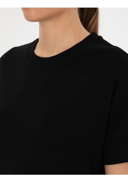 Kadın Siyah Oversize Basic Tişört 50316880-VR046