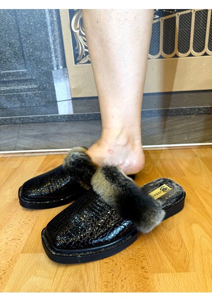 Sandalet Suni Deri Iç Kısımda Kürk Rahat Siyah Timsah Derisi Desenli Parlak Dış Yüzey Kalın Taban