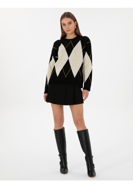 Kadın Siyah Regular Fit Kazak 50317089-VR046 fırsatları