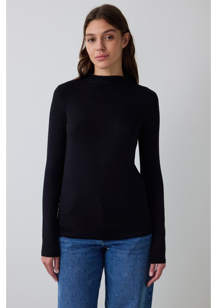 Siyah Yarım Balıkçı Yaka Slim Fit Uzun Kollu Triko