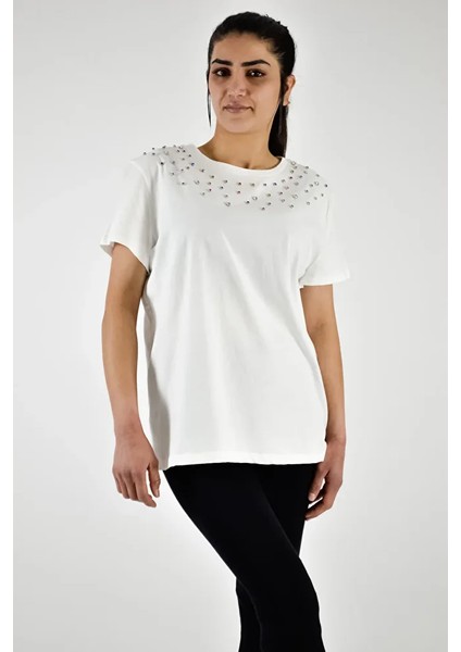 Önü Taş Işlemeli T-Shirt