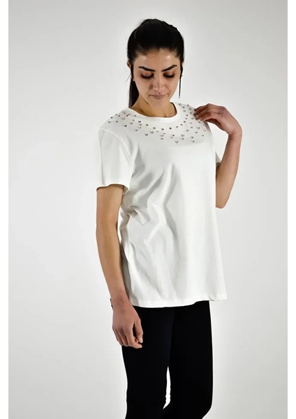 Önü Taş Işlemeli T-Shirt fırsatları